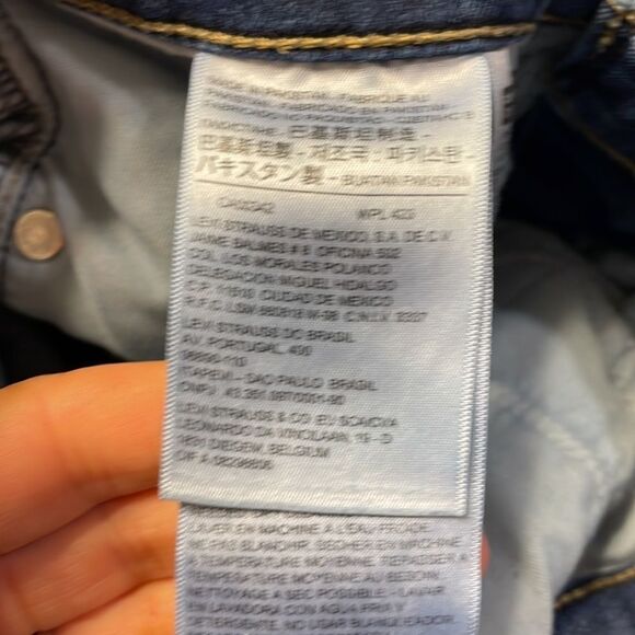 LEVI’S 314 shaping straight woman’s jeans. They are a size 28 - Picture 13 of 16